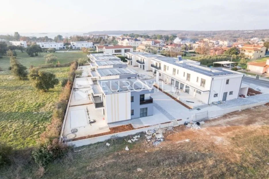 luksuzna vila za dugoročni najam u funtani s vrtom i terasama - slika 59