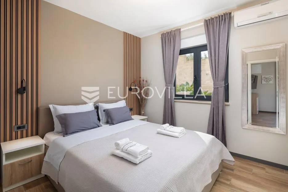 pag prekrasna villa sa pogledom na more 350 m² na 200 metara od mora - slika 41