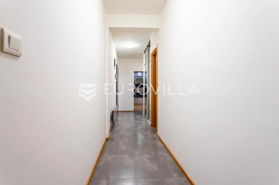split, žnjan, komforan dvosoban stan u blizini mora - slika 12