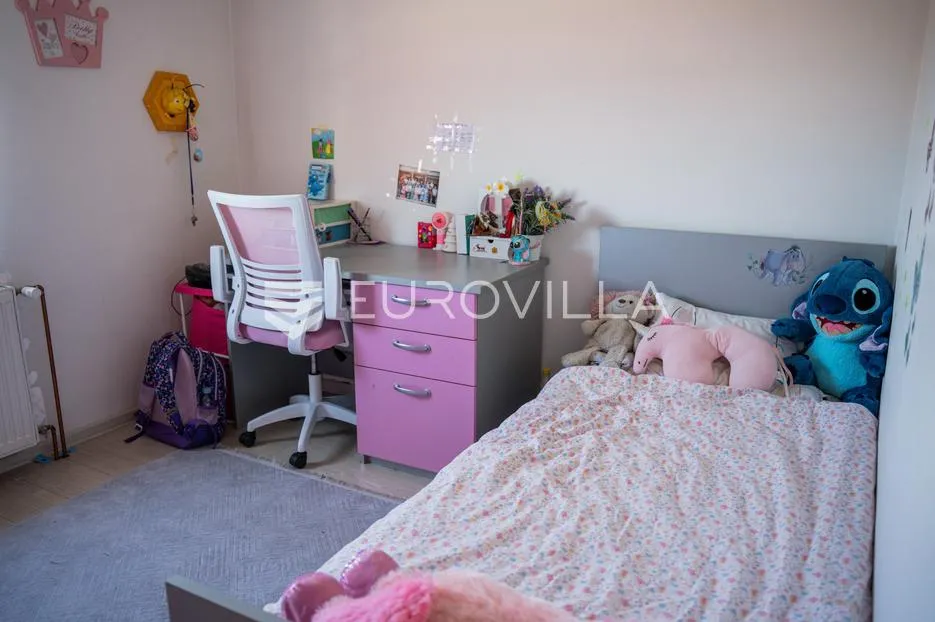 otok, obiteljska kuća u mirnoj ulici - slika 13