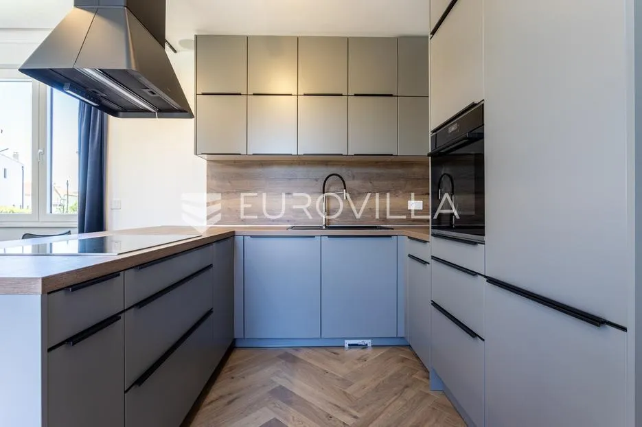 vodice, luksuzna vila s bazenom, novogradnja, parcela 480 m² - slika 12