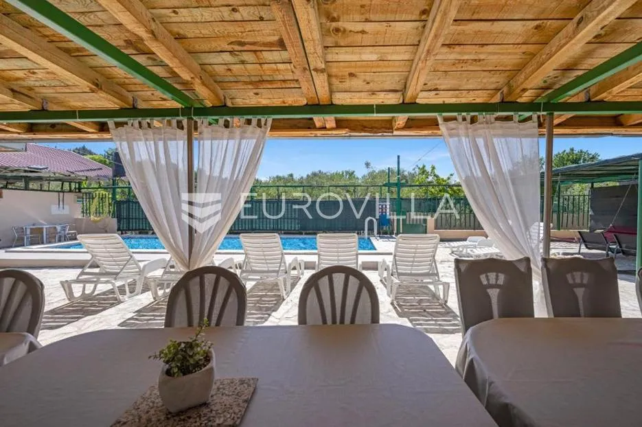 skradin, dubravice, kuća sa 7 apartmana i velikim bazenom, 760 m² - slika 4