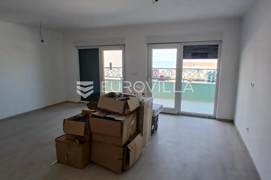 makarska, moderan dvosoban apartman s velikom terasom - slika 4