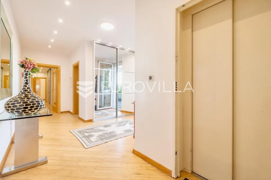 zagreb, trakošćanska, luksuzan četverosoban penthouse 304 m² i garaža za dva automobila - slika 21