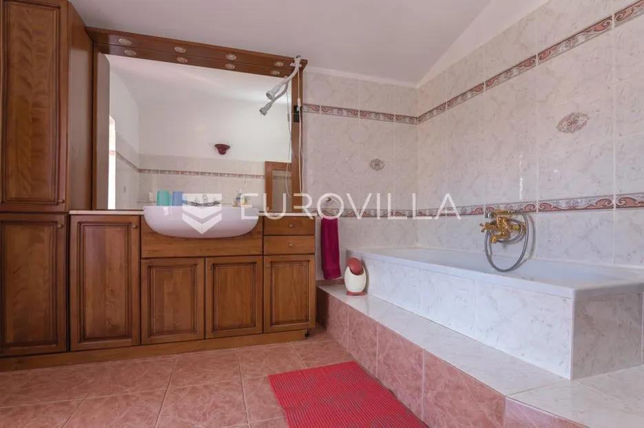 istra, premantura, duplex kuća 260 m² s pogledom na more i bazenom 24 m² - slika 15