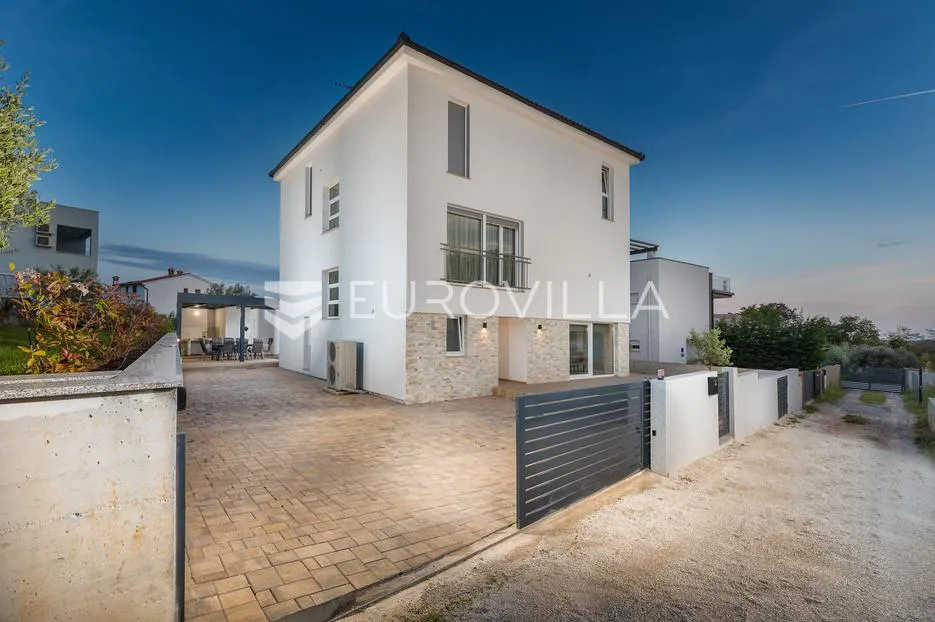 istra, fažana elegantna samostojeća vila s pogledom na brijune - slika 27