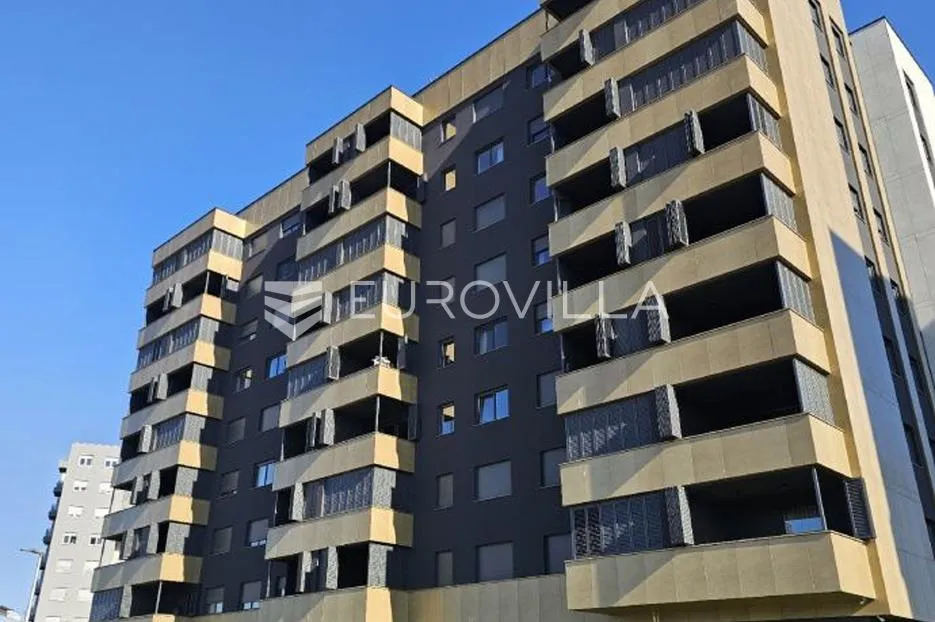 Zagreb, Heinzelova VMD, četverosoban stan 102 m² s loggiom i parkingom