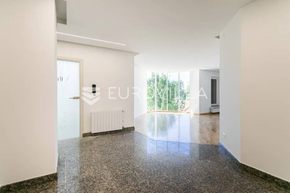 donje prekrižje, renovirana vila s bazenom i sjenicom u vrtu - slika 8