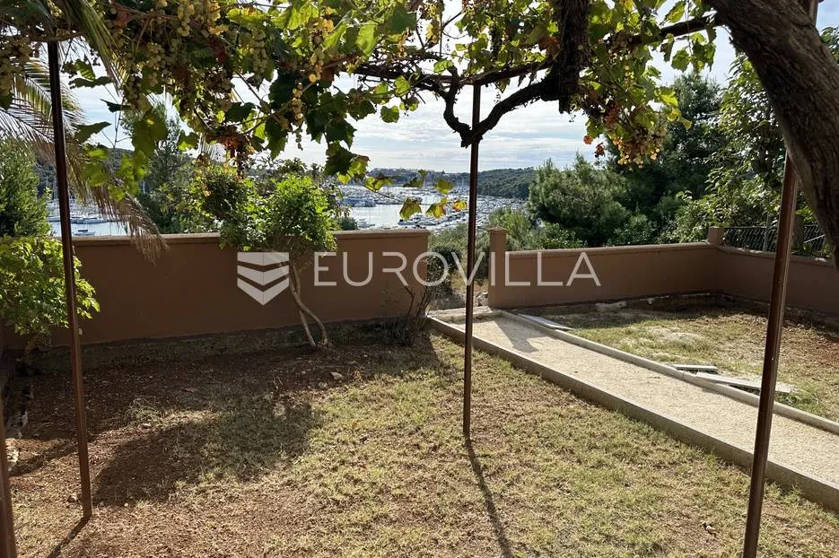 pula, nova veruda, stan s vrtom i pogled marina veruda - slika 12