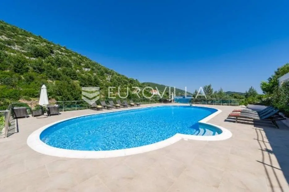 korčula, atraktivna vila prvi red do mora - slika 36
