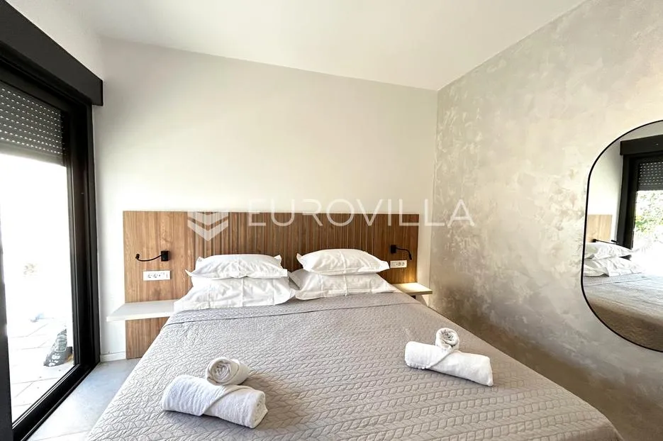 hvar, apartmanska vila sa pet uređenih apartmana - slika 17