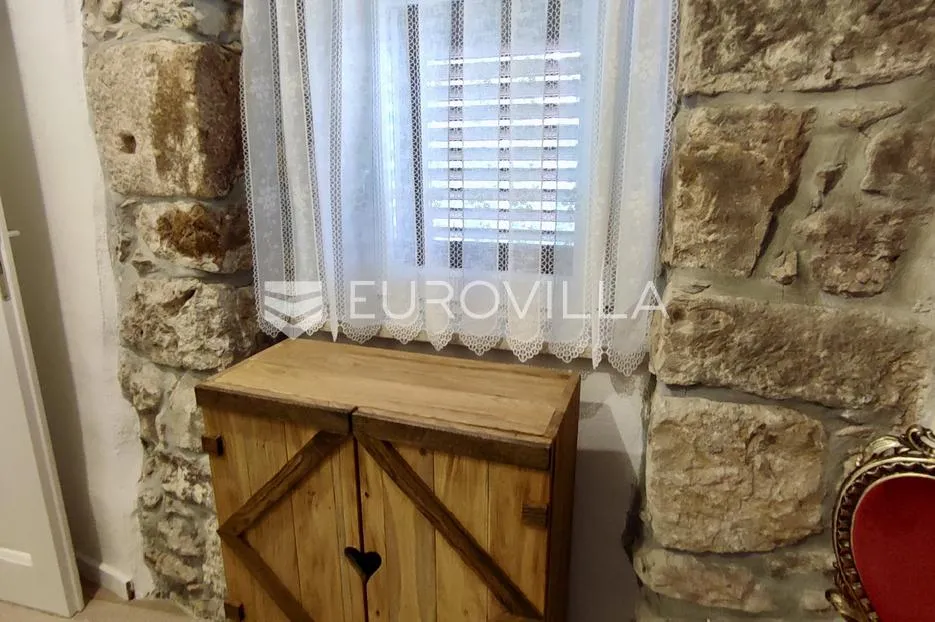 krk, omišalj, adaptirana kamena kuća u nizu s pogledom na more površine 54 m² - slika 3