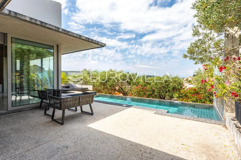 vis, dizajnerska villa s otvorenim pogledom na more u blizini centra - slika 28