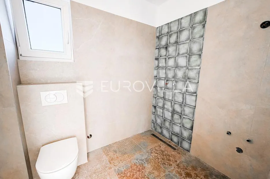 zadar, petrčane, moderan dvoetažni stan s vrtom i visokom razinom privatnosti - slika 4