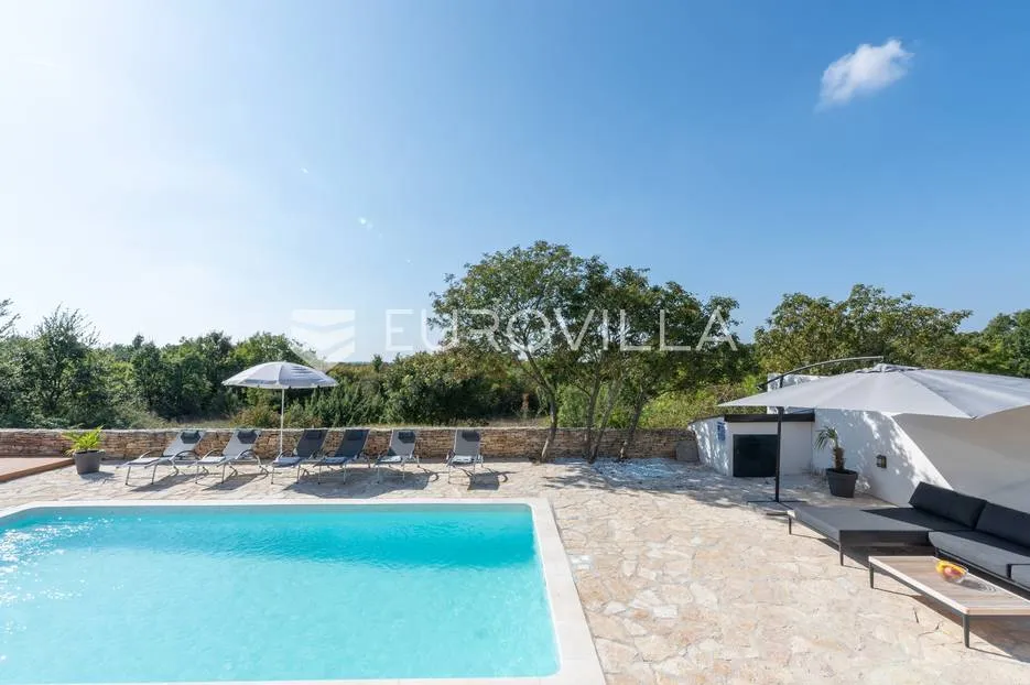 istra, svetvinčenat, prekrasna kamena katnica s bazenom 32 m² i jacuzzijem, 155 m² - slika 47