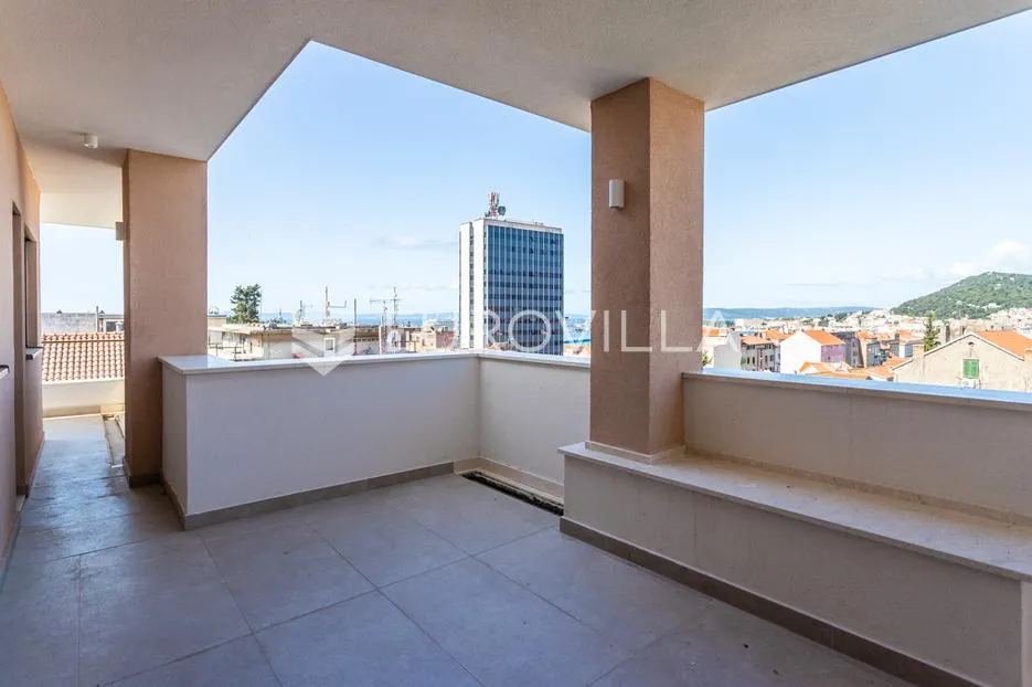 split, prekrasan penthouse s pogledom na more i grad - slika 33