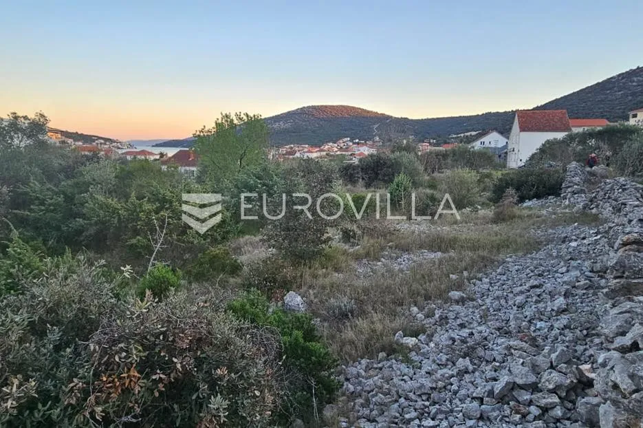 vinišće građevinsko zemljište 1210 m2 s pogledom na 350 m od mora - slika 3