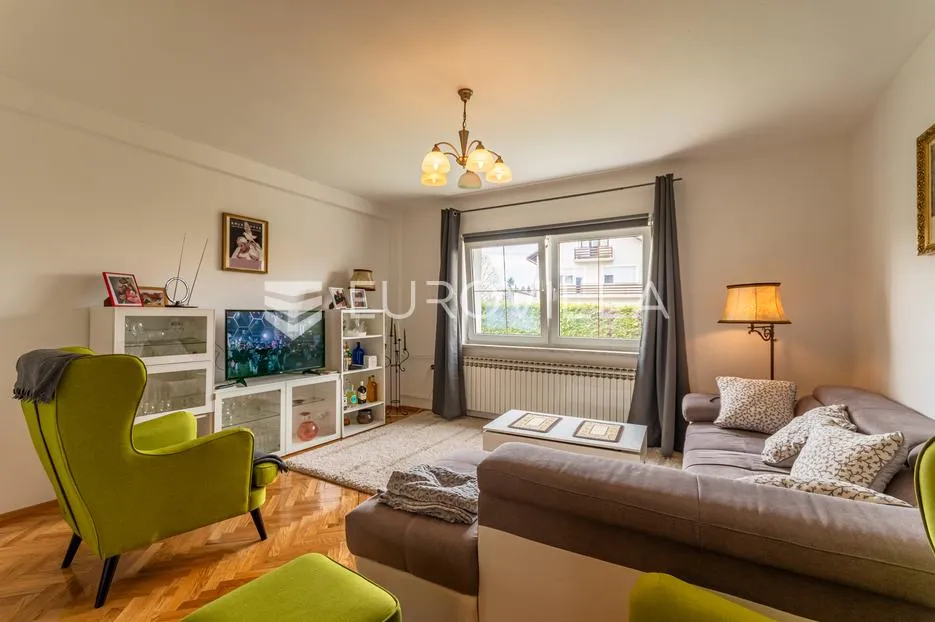 Gornji Kneginec, kompletno uređena obiteljska kuća na odličnoj lokaciji