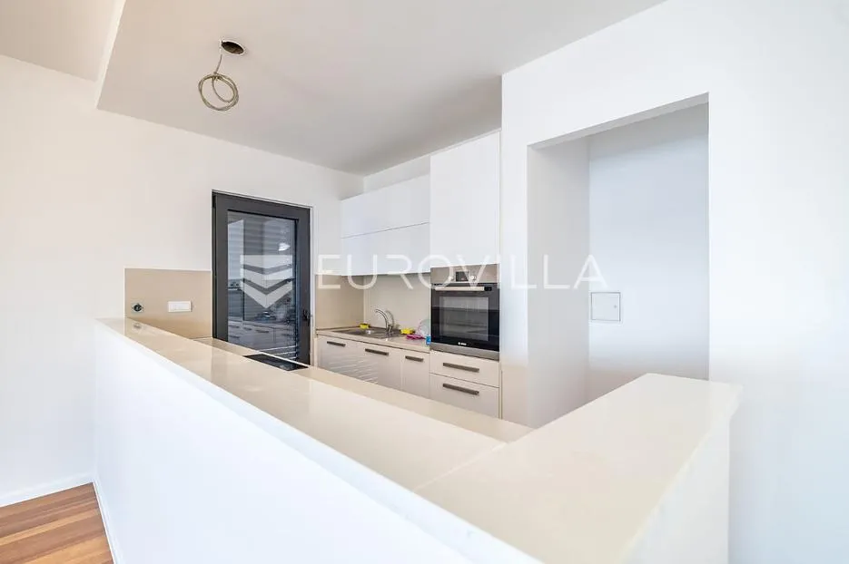 zagreb, perjavica prekrasan trosoban stan 66 m² parking - slika 2
