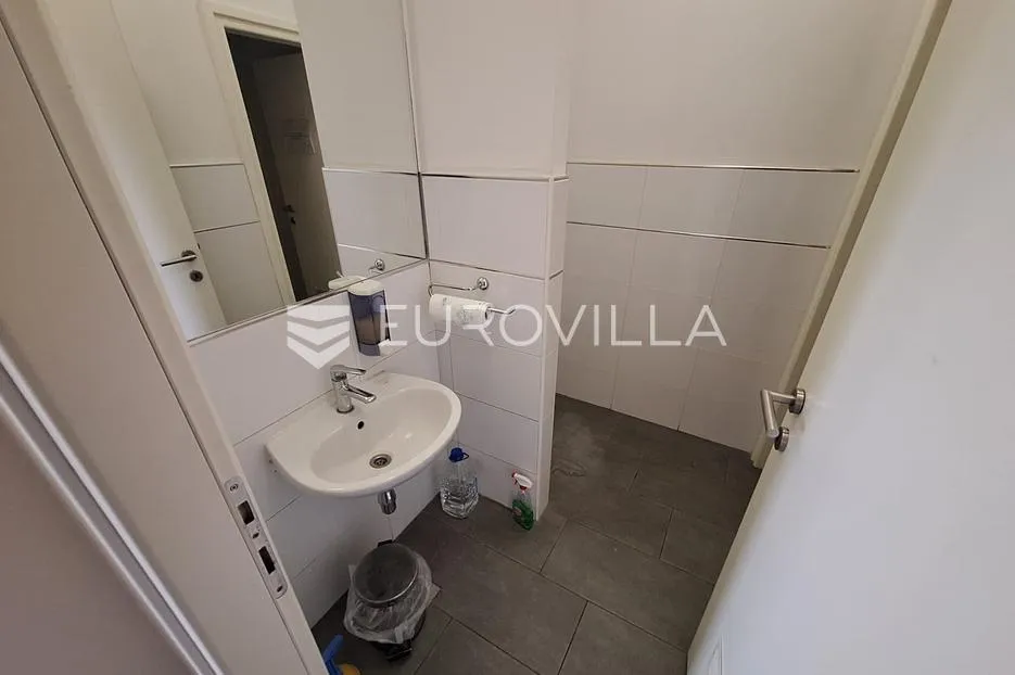 karlovac, ilovac, poslovna zgrada 530 m² s uredima i skladištem, odlična lokacija - slika 13