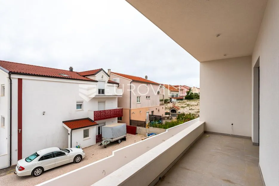 vodice, prostran trosoban stan, 125,82 m² - slika 12
