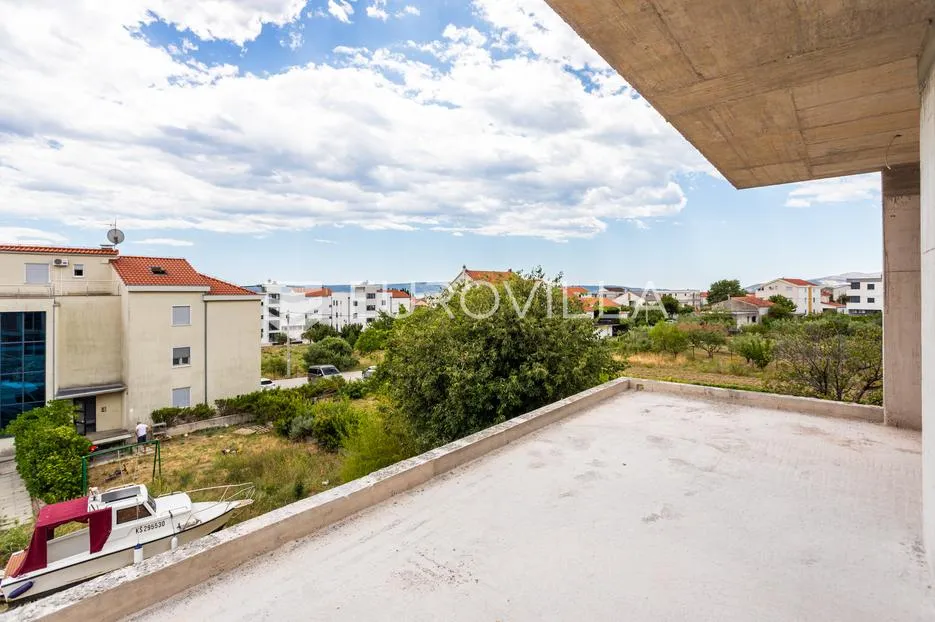 kaštel lukšić, trosoban penthouse s krovnom terasom i dva parkirna mjesta - slika 30