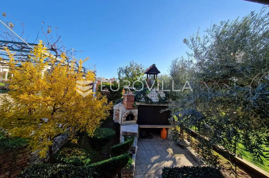 istra, pula - veli vrh, dvije samostojeće prizemnice sa bazenom nkp 50 m2 i 90 m2 - slika 40