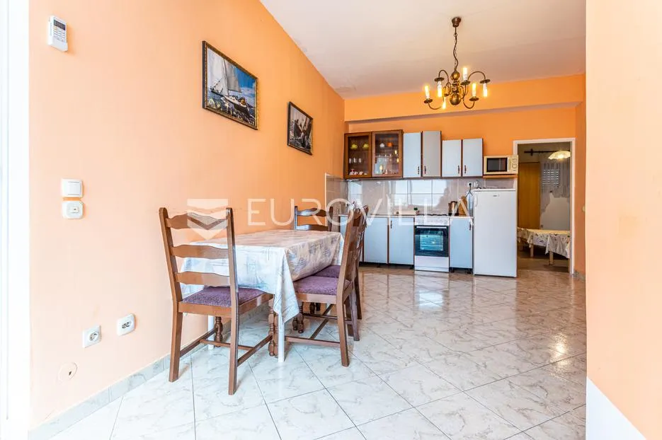 vodice, apartmanska kuća u blizini mora - slika 13