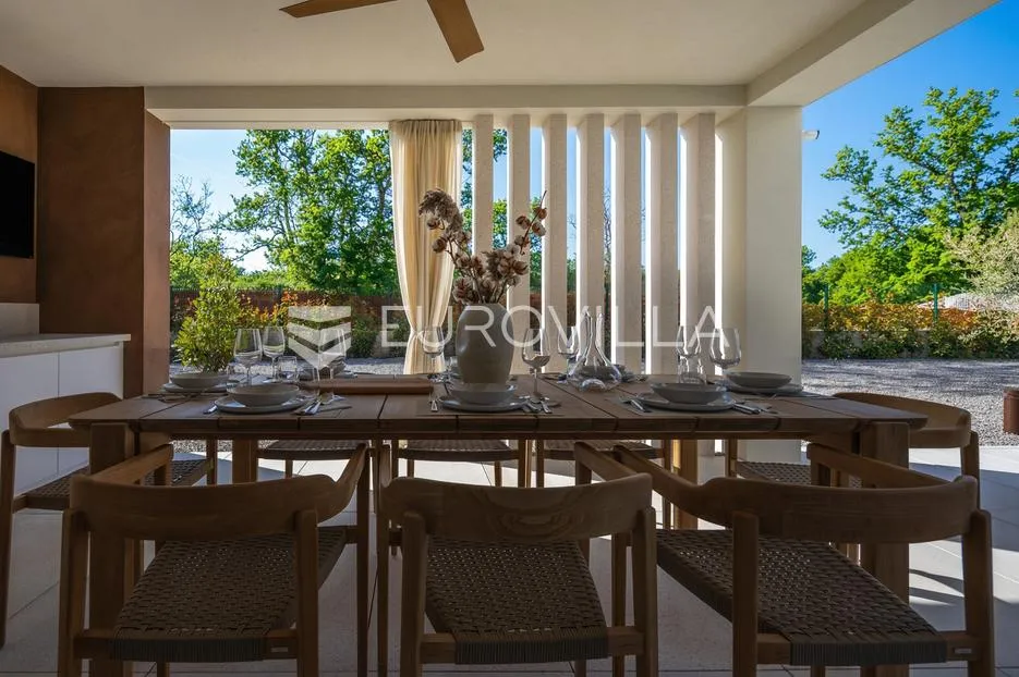 istra, labin, vrhunska moderna villa "e", grijani bazen 48 m², 2642 m² uređene okućnice - slika 73