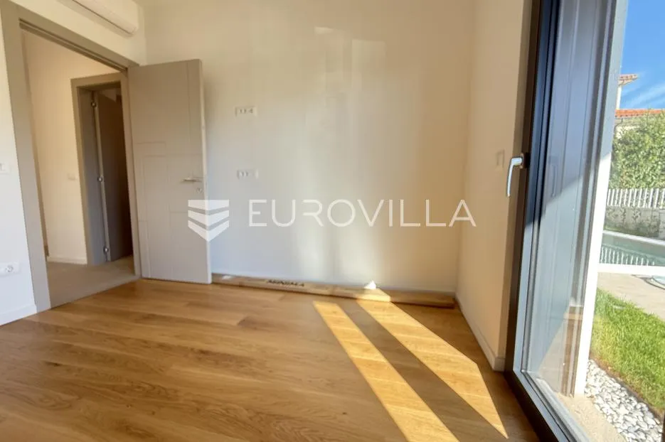istra, premantura, luksuzni trosobni stanu u prizemlju s bazenom, 95 m², 500 od mora - slika 4