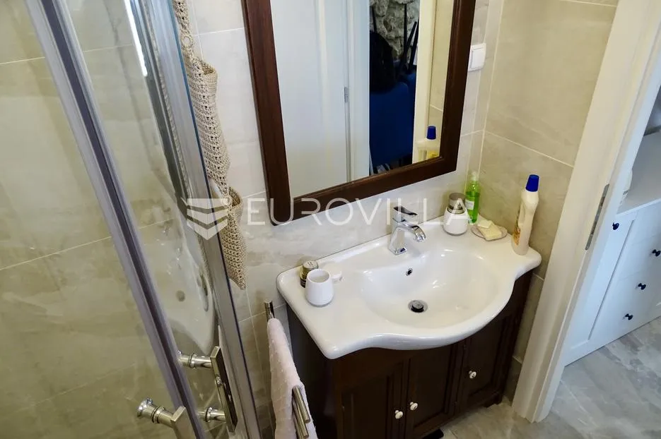 krk, omišalj, adaptirana kamena kuća u nizu s pogledom na more površine 54 m² - slika 19