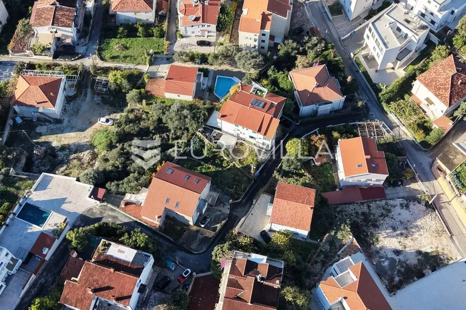 trogir, čiovo, trosoban stan s privatnim bazenom i dva parkirna mjesta - slika 11