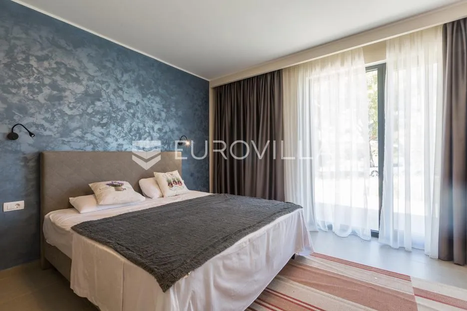 istra, rovinj, vila moderne arhitekture na 300 metara od mora - slika 11
