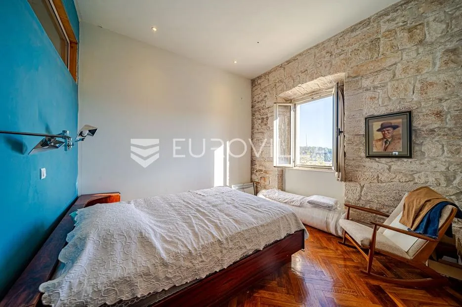 otok korčula, čara, kamena kuća u centru mjesta - slika 19