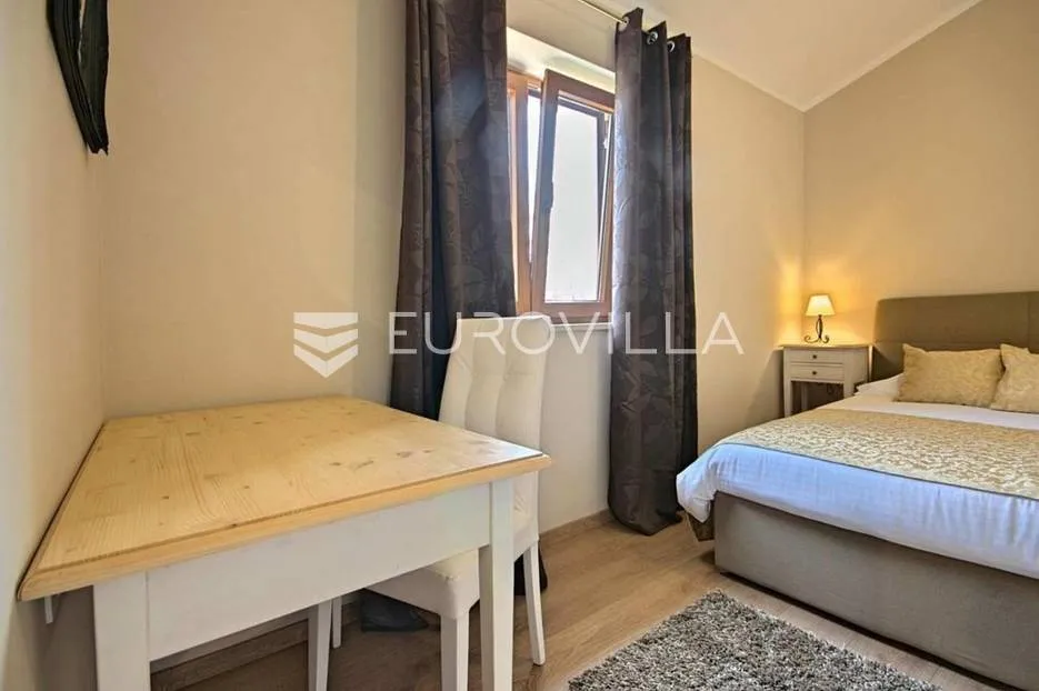 poreč, fuškulin, prekrasna vila okružena zelenilom - slika 16
