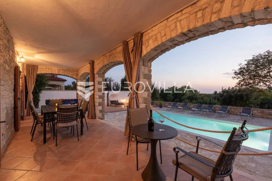 istra, svetvinčenat, prekrasna kamena katnica s bazenom 32 m² i jacuzzijem, 155 m² - slika 10