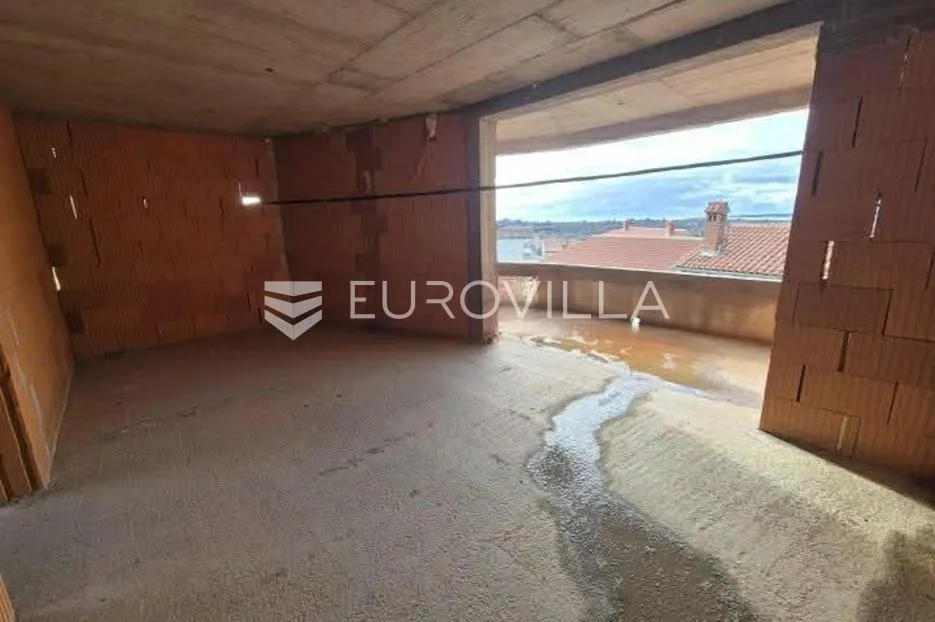Istra, Ližnjan, jednosoban stan s terasom i pogledom na more, novogradnja