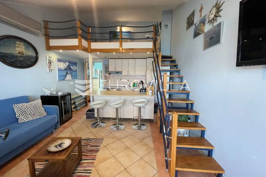 sveti filip i jakov, odličan apartman prvi red do mora - slika 11