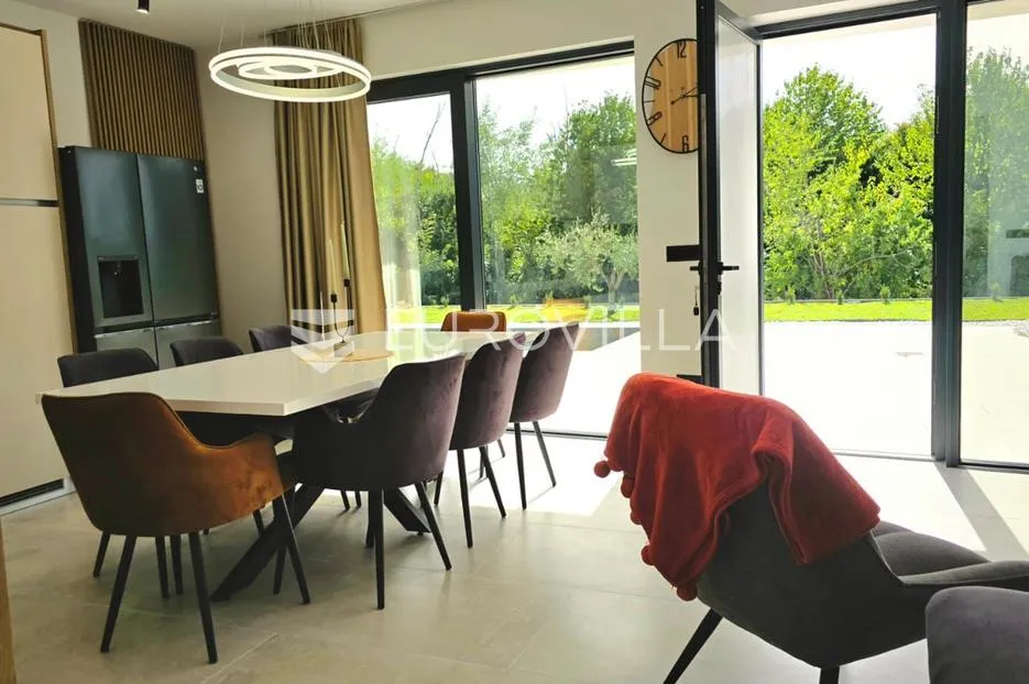 istra, labin, moderna samostojeća villa s dva stana i bazenom, 176.15 m² - slika 5