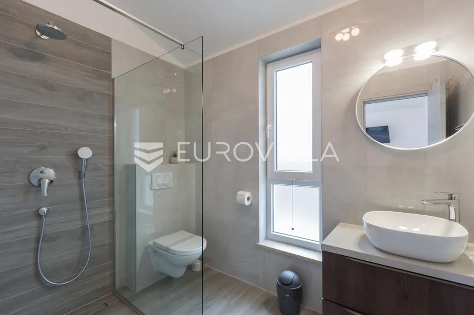 istra, svetvinčenat, moderna samostojeća kuća 155 m² s grijanim bazenom 32 m² - slika 17
