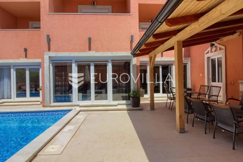 medulin, velika samostojeća kuća 360 m² s bazenom - slika 26