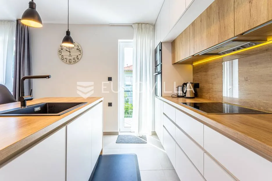 split, bol, moderan penthouse, 4 spavaće sobe - slika 10