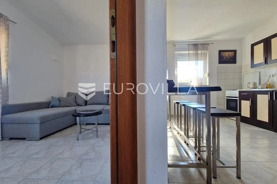 vir, dva apartmana na 1. katu s pogledom na more, 110m od plaže - slika 36