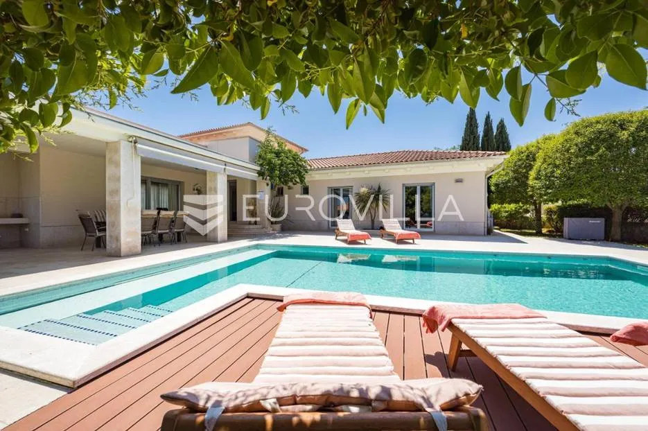 Istra, Banjole, prekrasna vila 277 m² na velikoj okućnici, 300 m od mora - Banjole, Medulin