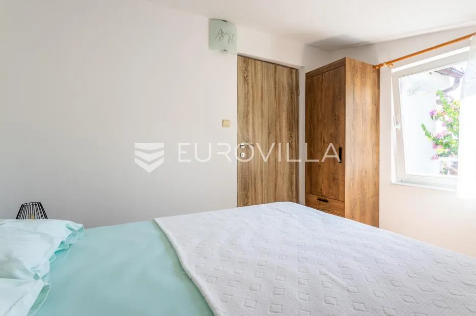 brač, milna, samostojeća kuća s četiri apartmana - slika 13
