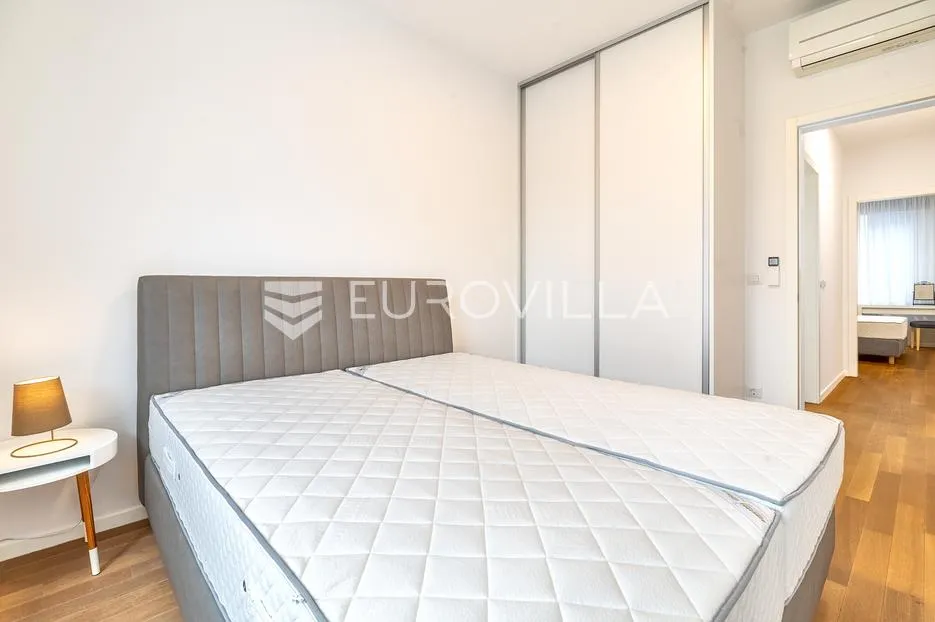 donji grad, trg franje tuđmana, stan za najam 67 m² u visokom prizemlju novije stambene zgrade - slika 4