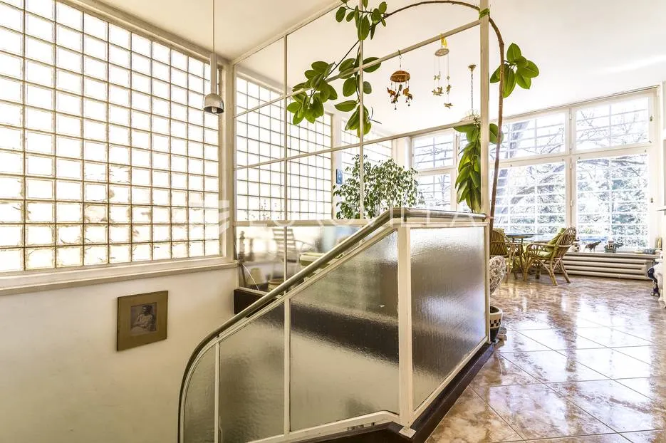 tuškanac zemljište 1.400 m² sa kućom 500 m² - slika 2