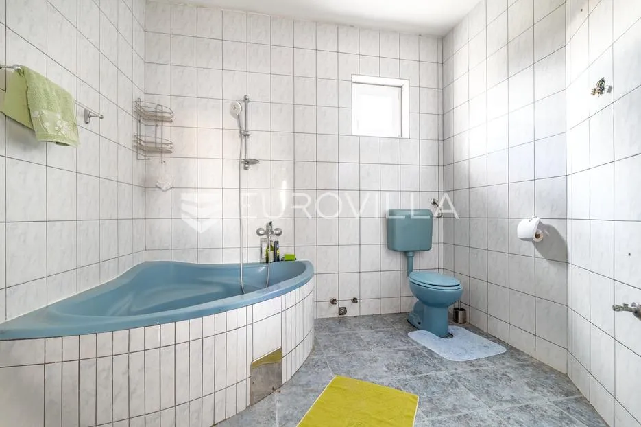zagreb, sesvete, 2 atraktivne kuće 458 m2 - slika 4