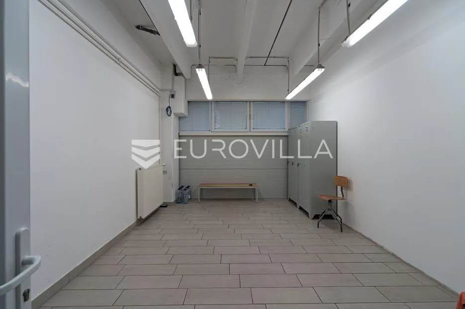 osijek, antunovac, novija poslova zgrada u industrijskoj zoni 1256 m² - slika 17