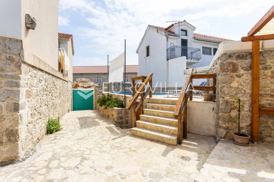 hvar, vrbanj, renovirana kamena kuća - slika 39